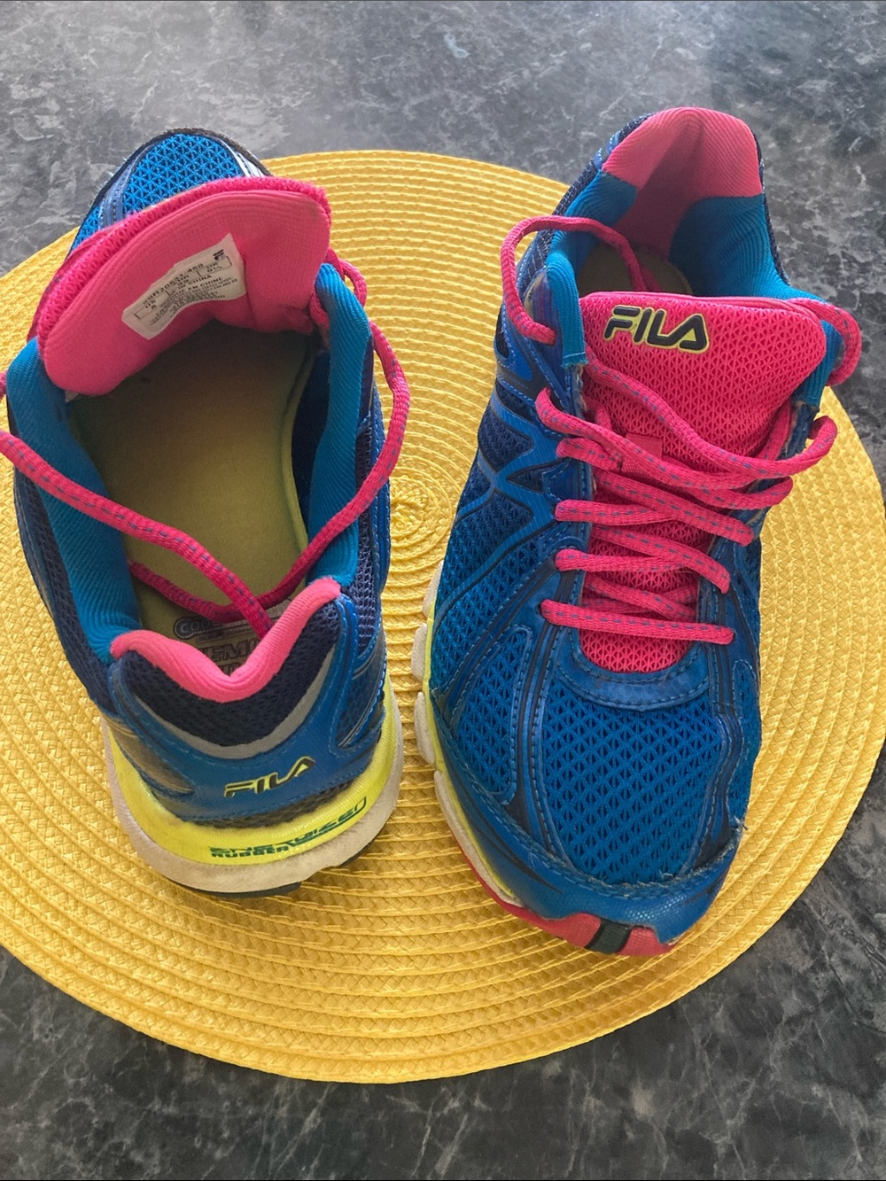 FILA women’s Tennis Shoes. Size 8 in good condition